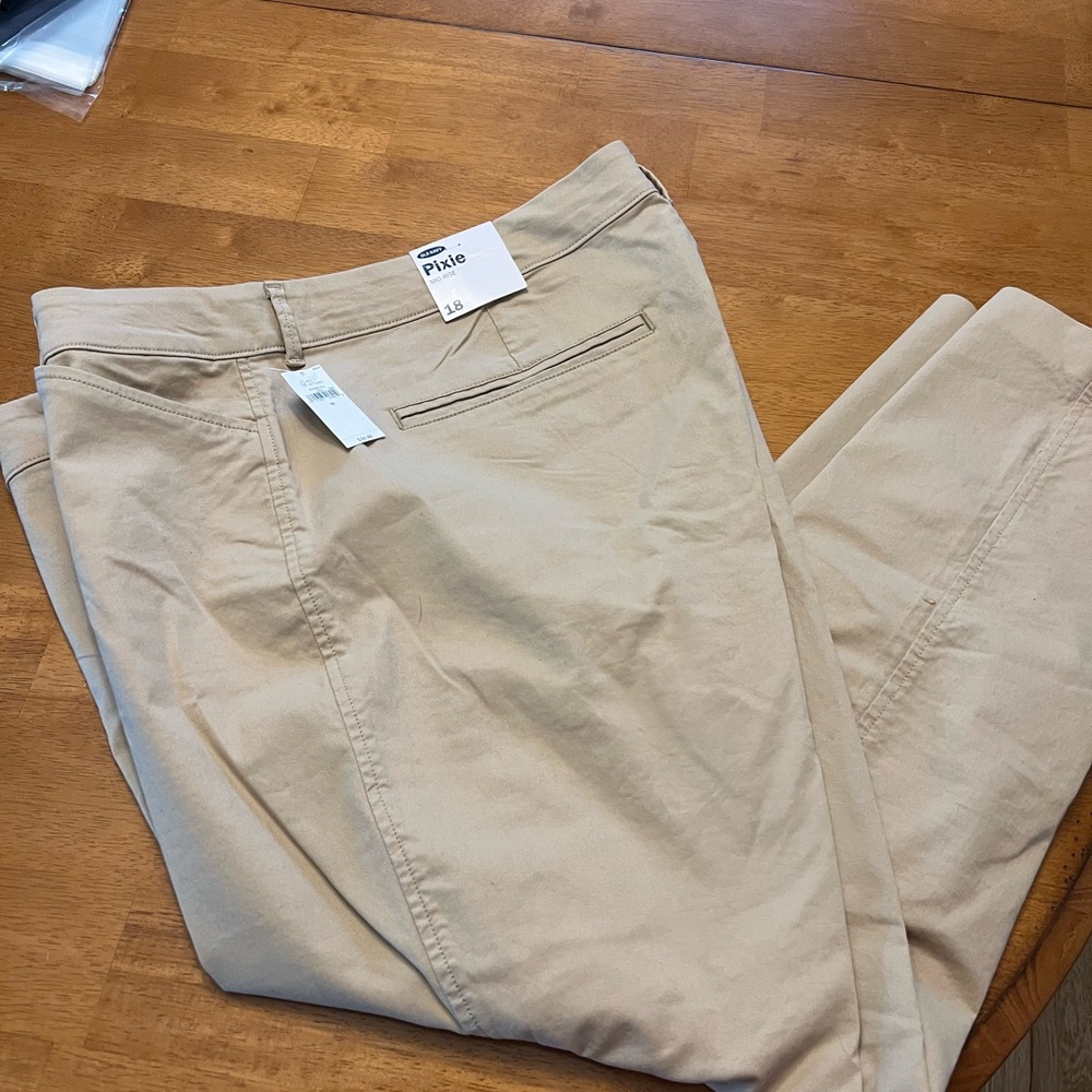 Old Navy Tan Ankle Cropped Pants